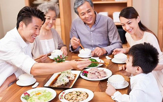 Bữa cơm gia đình - không gian ấm áp, yêu thương đang bị bỏ ngỏ